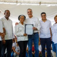 Abinader delivers 1,000 property titles in Los Frailes | De Último Minuto English