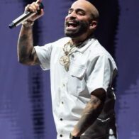 Arcángel stops concert in Santiago due to objects being thrown at the audience | De Último Minuto English