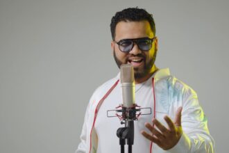 Darwin G exceeds 175 thousand views in the first week of the release of “Borracho y Loco” | De Último Minuto English