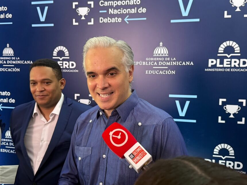 Minister of Education values the strengthening of democracy with the National Debate Championship | De Último Minuto English