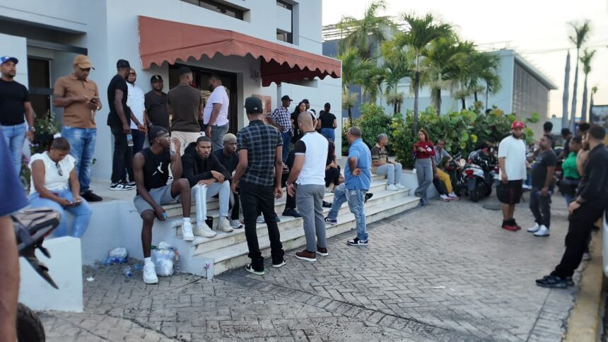 Amid tears and calls for justice, basketball player Yeury Rodríguez, murdered during a robbery, is laid to rest | De Último Minuto English
