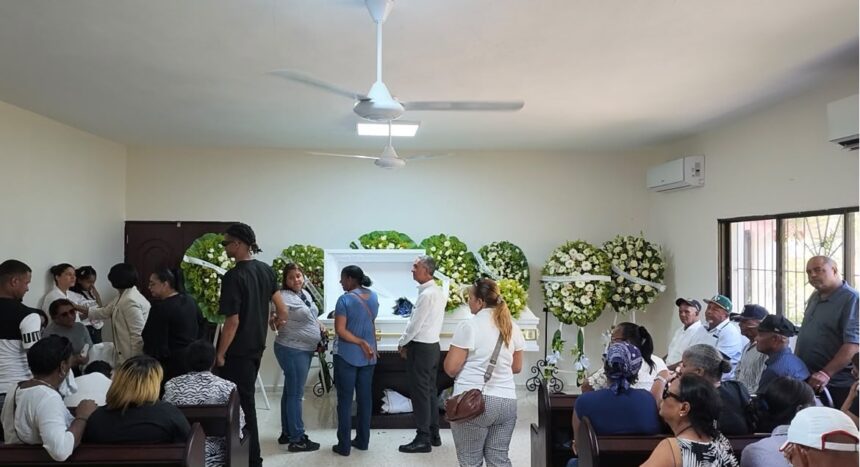 During the funeral of the murdered basketball player, relatives ask Ramón Tolentino to follow up on the case | De Último Minuto English