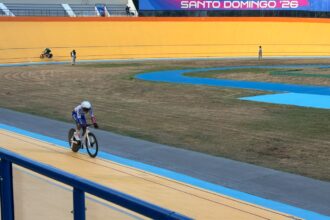 The Velodrome stands light up in support of the Dominican Anderson Aracena | De Último Minuto English