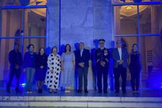 Public Ministry illuminates the Santiago Monument in blue and warns: “No exploiter will sleep peacefully” | De Último Minuto English