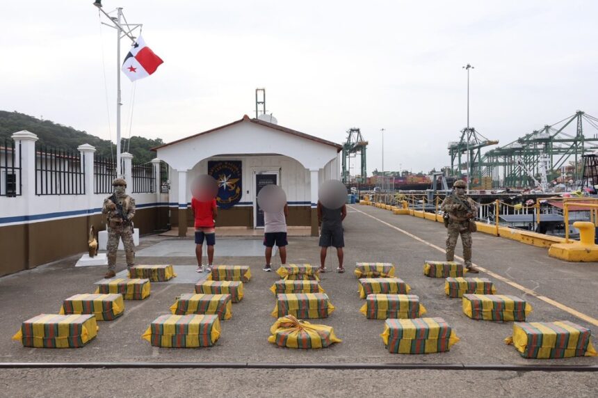 Panama: vessel intercepted with 571 packages of alleged drugs in the Pacific | De Último Minuto English