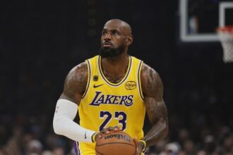 LeBron James will play for the 76ers in what will be his final NBA season | De Último Minuto English