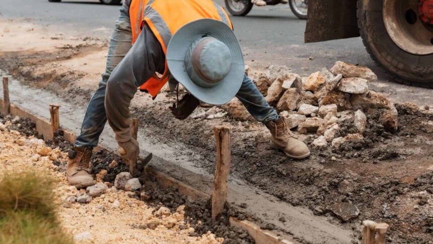 Las Terrenas City Hall clarifies suspension of tender for sidewalks and curbs | De Último Minuto English