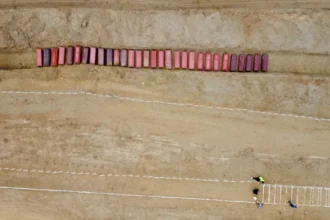 Venezuelan cemetery expands burials for earthquake victims, many of whom remain unidentified