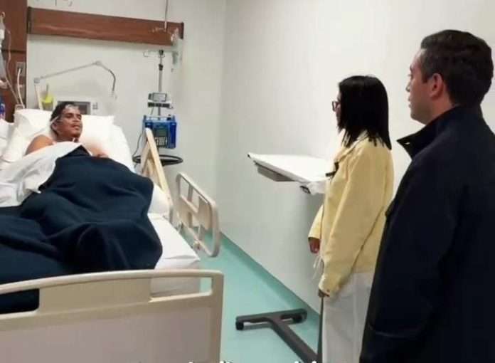 Delcy Rodríguez visits Hernán Gil at the Hospital de Clínicas Caracas | De Último Minuto English