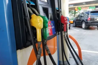 Gasoline and diesel prices rise by RD$3.00 and RD$2.00 | De Último Minuto English