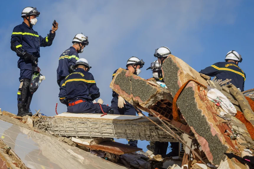 Venezuela decorates rescue workers from the European Union and Mexico following the double earthquake | De Último Minuto English