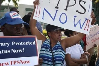 Federal judge blocks USCIS policies that threatened work permits for asylum seekers and TPS holders | De Último Minuto English