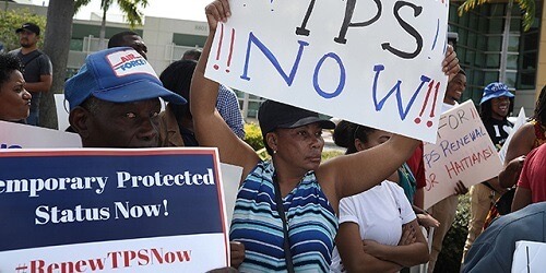 Federal judge blocks USCIS policies that threatened work permits for asylum seekers and TPS holders | De Último Minuto English