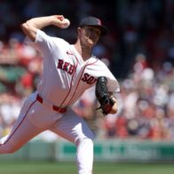 Red Sox tie historic 13-game winning streak and Yamamoto pitches the first complete game of his career | De Último Minuto English