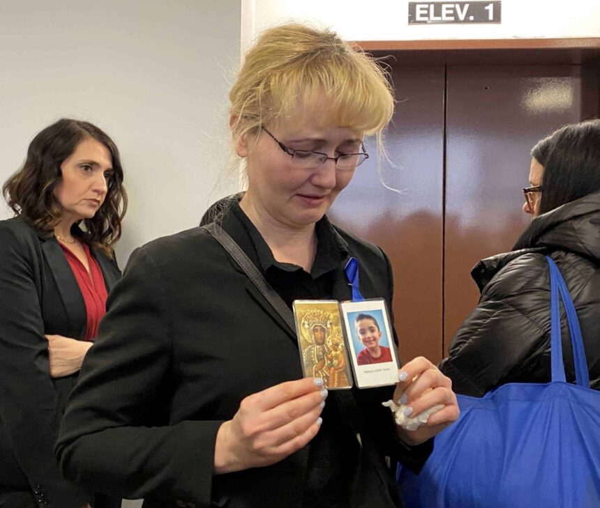 Mother of Long Island boy who froze to death awarded $5.6 million in settlement | De Último Minuto English