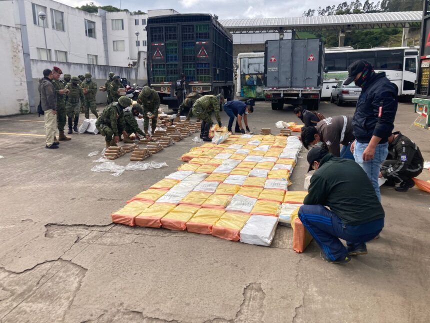 Ecuador seizes 119 kilos of cocaine hidden in a container bound for Germany | De Último Minuto English