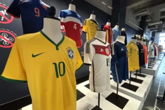 "The Empire State joins the World Cup fever with an exhibition of legendary jerseys" | De Último Minuto English