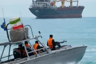 The U.S. reimposes a naval blockade on Iran and launches a new wave of airstrikes | De Último Minuto English