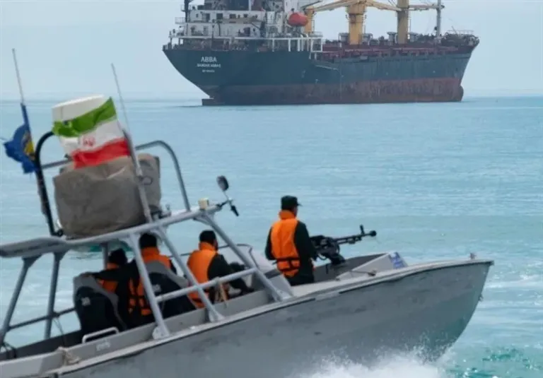 The U.S. reimposes a naval blockade on Iran and launches a new wave of airstrikes | De Último Minuto English