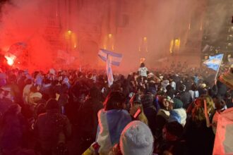 Argentines take to the streets to thank their national team despite the defeat against Spain | De Último Minuto English
