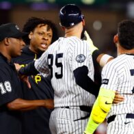 Yankees and Pirates involved in a scuffle over a pitch clock dispute | De Último Minuto English