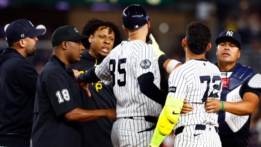 Yankees and Pirates involved in a scuffle over a pitch clock dispute | De Último Minuto English
