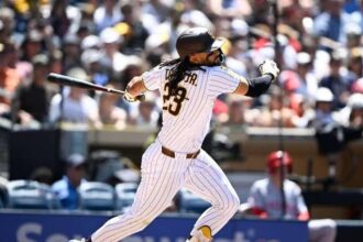 Tatis Jr. hits the longest home run of the season and leads the Padres' victory over Atlanta | De Último Minuto English