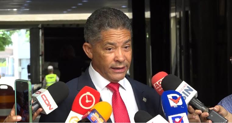 Eugenio Cedeño withdraws his bid for the PRM General Secretariat and questions the internal process | De Último Minuto English