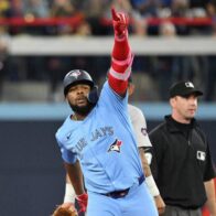 Vladimir Guerrero Jr. breaks his home run drought in the Blue Jays' blowout win | De Último Minuto English