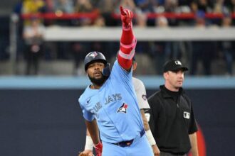 Vladimir Guerrero Jr. breaks his home run drought in the Blue Jays' blowout win | De Último Minuto English