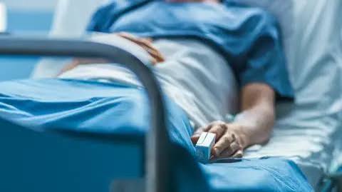 15-year-old teenager remains hospitalized after alleged poisoning; her partner is being pointed to | De Último Minuto English