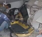 Three people rescued alive after remaining 28 days under rubble in La Guaira, Venezuela | De Último Minuto English