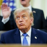 Trump says the US will become the "guardian" of Hormuz and demands "compensation" | De Último Minuto English