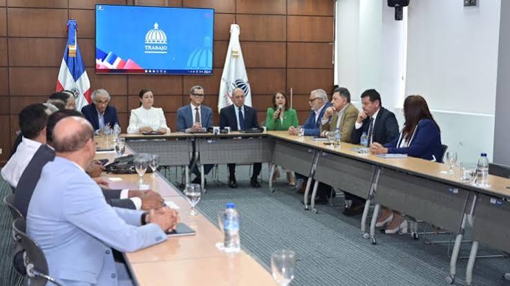 ANDECLIP lifts suspension of services to ARS Primera affiliates following agreement | De Último Minuto English