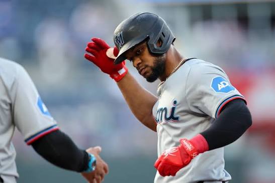 Yordan Álvarez and Otto López are named Players of the Week in Major League Baseball | De Último Minuto English