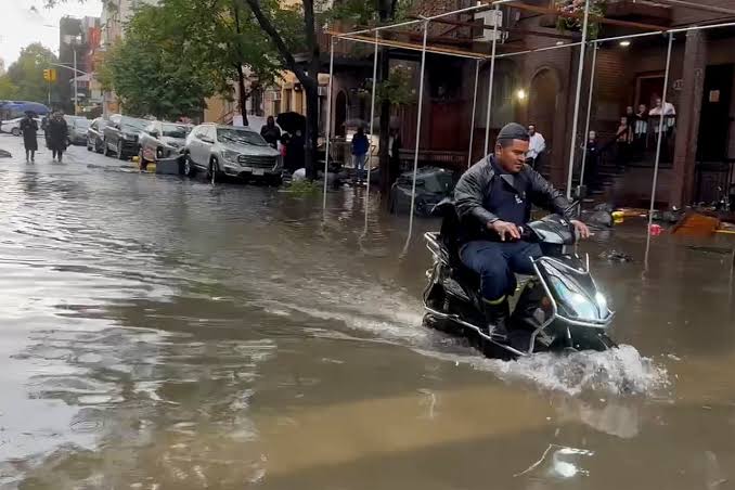 Hundreds without power in Queens, flights delayed in aftermath of NYC storm, floods