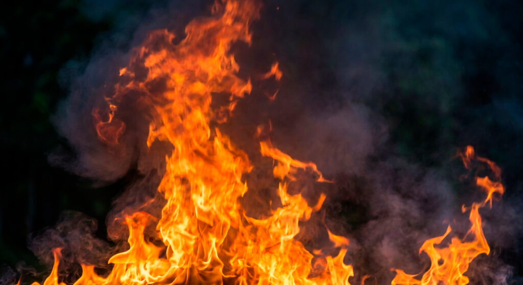 Fire destroys part of historic church in New Jersey; investigators look into whether lightning caused the blaze | 7 | Fire destroys part of historic church in New Jersey; investigators look into whether lightning caused the blaze | De Último Minuto English