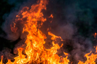 Fire destroys part of historic church in New Jersey; investigators look into whether lightning caused the blaze | De Último Minuto English