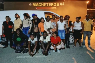 Army stops two vehicles transporting 30 undocumented Haitians in Valverde | De Último Minuto English