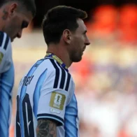 Lionel Messi returns to Argentina on a private plane, with no contact with fans | De Último Minuto English