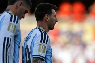 Lionel Messi returns to Argentina on a private plane, with no contact with fans | De Último Minuto English