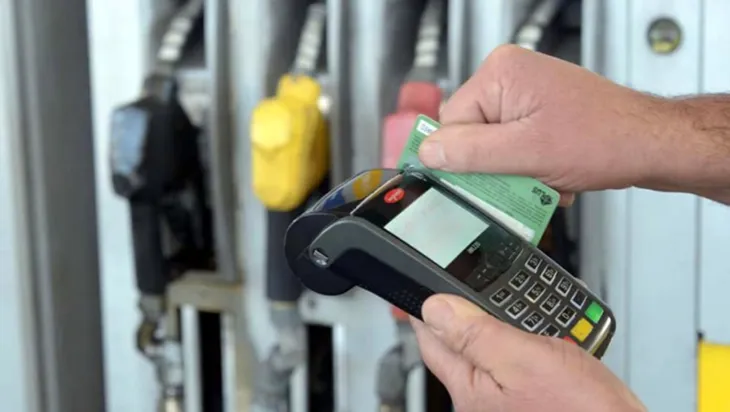 Fuel stations continue to accept card payments while awaiting dialogue | De Último Minuto English