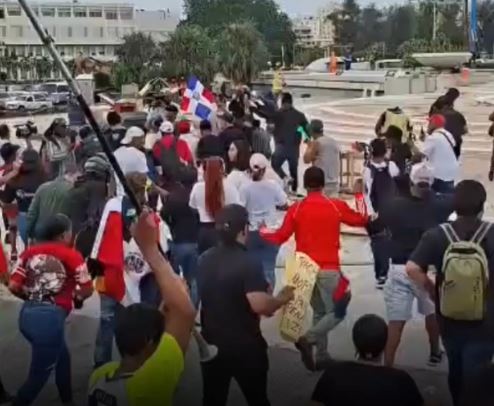 "They are not going to silence us": citizens protest against the so-called "Gag Law" | De Último Minuto English