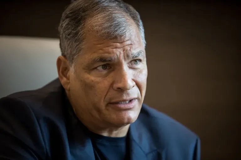 An Ecuadorian court suspends the party with which Correismo sought to run in elections | De Último Minuto English