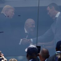 Trump greets Felipe VI and Pedro Sánchez in the final's VIP box | De Último Minuto English
