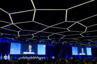 The UN proposes a global pact to protect children from artificial intelligence | De Último Minuto English