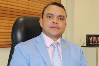 Julio Landrón proposes revising the medical Penal Code and announces an increase for hospitals | De Último Minuto English