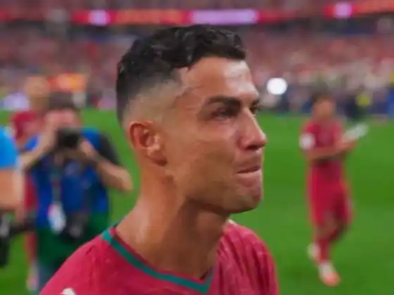 Cristiano Ronaldo breaks down in tears after Portugal's elimination against Spain | De Último Minuto English