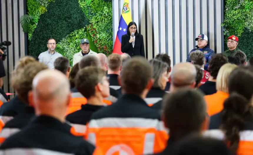 Delcy Rodríguez awards the Heroes of Venezuela medal to rescuers from Italy and Switzerland | De Último Minuto English