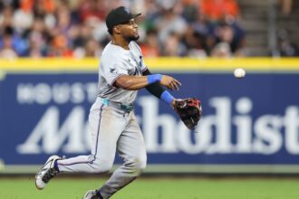 Marlins execute the first triple play of the Major League Baseball season | De Último Minuto English